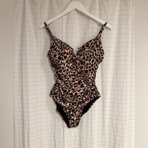 Leopard Print Women's V-Neck One Piece Swimsuit Size Medium